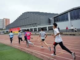 为什么很多人在扎金花后半场会变得盲目自信？（为何不少人在扎金花后半场会陷入盲目自信？）